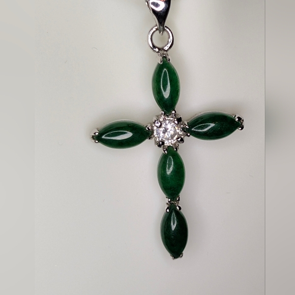 💥SALE💥 18K White Gold Filled Jade Cross Pendant With 925 Sterling 22inch Chain - Picture 4 of 11